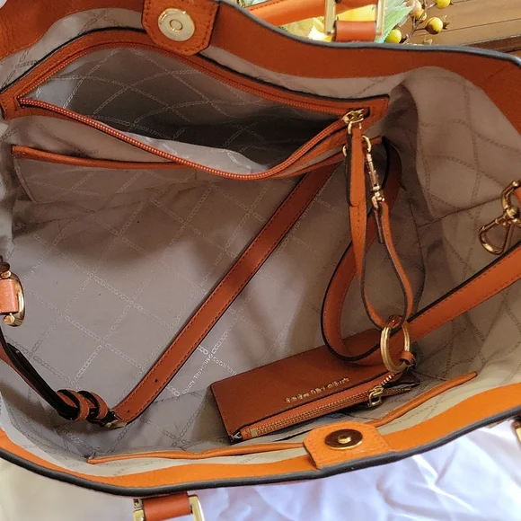 MK π PURSE - Picture 10 of 16